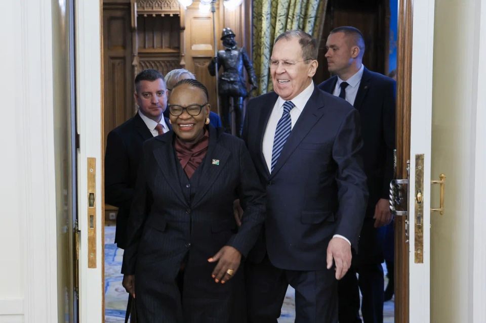 14 января в Москве состоялись переговоры С.В.Лаврова с Министром международных отношений и торговли Республики Намибии С.Ашипалой-Мусавьи, находящейся в России с рабочим визитом