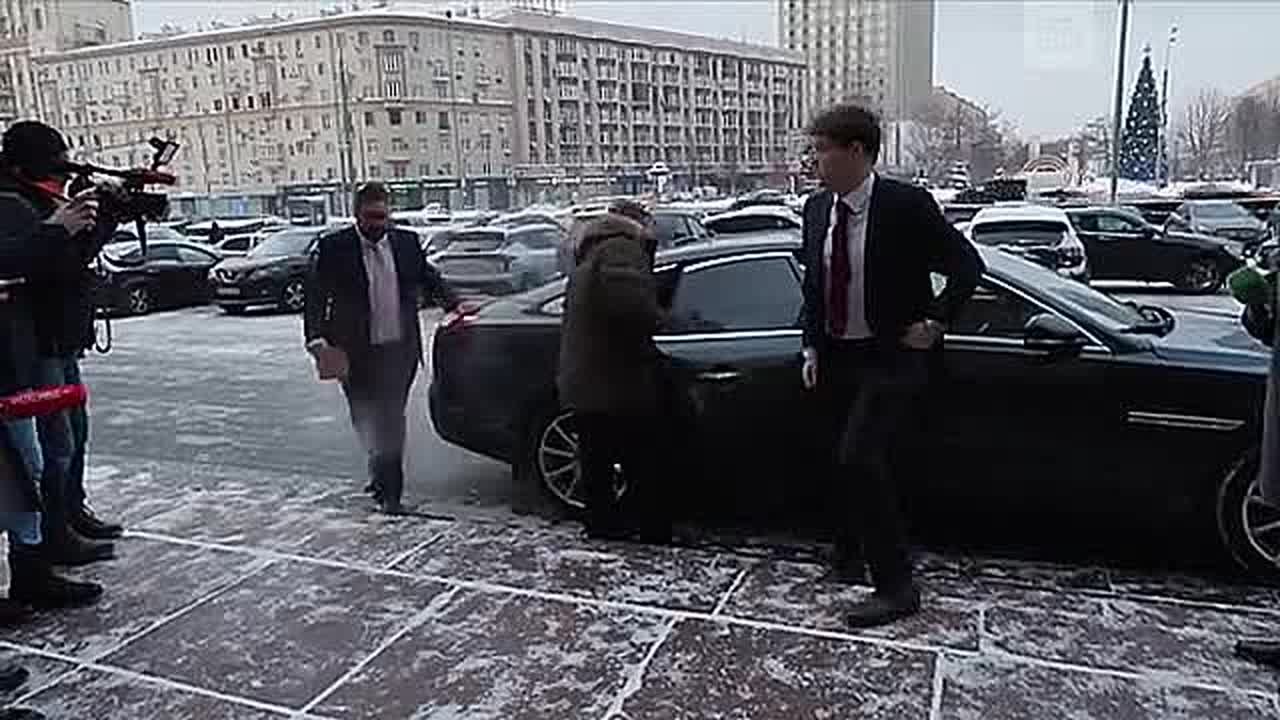 «Британия — страна террористов! Ваше оружие убивает детей!»