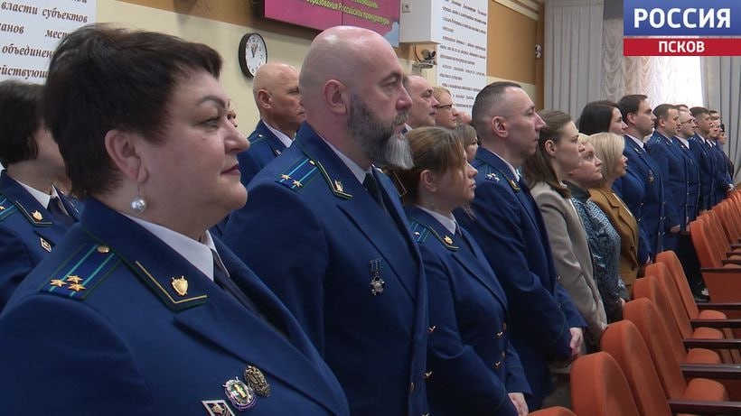 Благодарственные письма Правительства области вручил сегодня губернатор Михаил Ведерников сотрудникам региональной прокуратуры Благодарственные письма Правительства области вручил сегодня губернатор Михаил Ведерников сотрудникам региональной прокуратуры