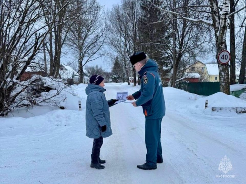 #Профилактика. Сотрудники отдела надзорной деятельности и профилактической работы по Псковской области провели сегодня в Великолукском муниципальном округе, включая населенные пункты и садоводческие товарищества, важную...