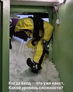 Обстановка на Камчатке после введения ЧС в столице — полки магазинов пустеют, а выйти из подъезда практически невозможно