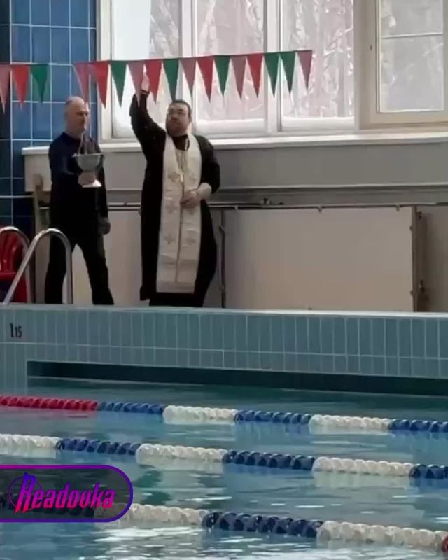 Нестандартные крещенские купания прошли в Хабаровском крае — там освятили бассейн