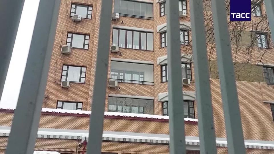 Кадры обстановки у дома Ларисы Долиной