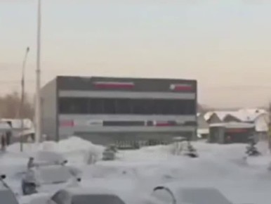 Крыша торгового центра рухнула в Новосибирске