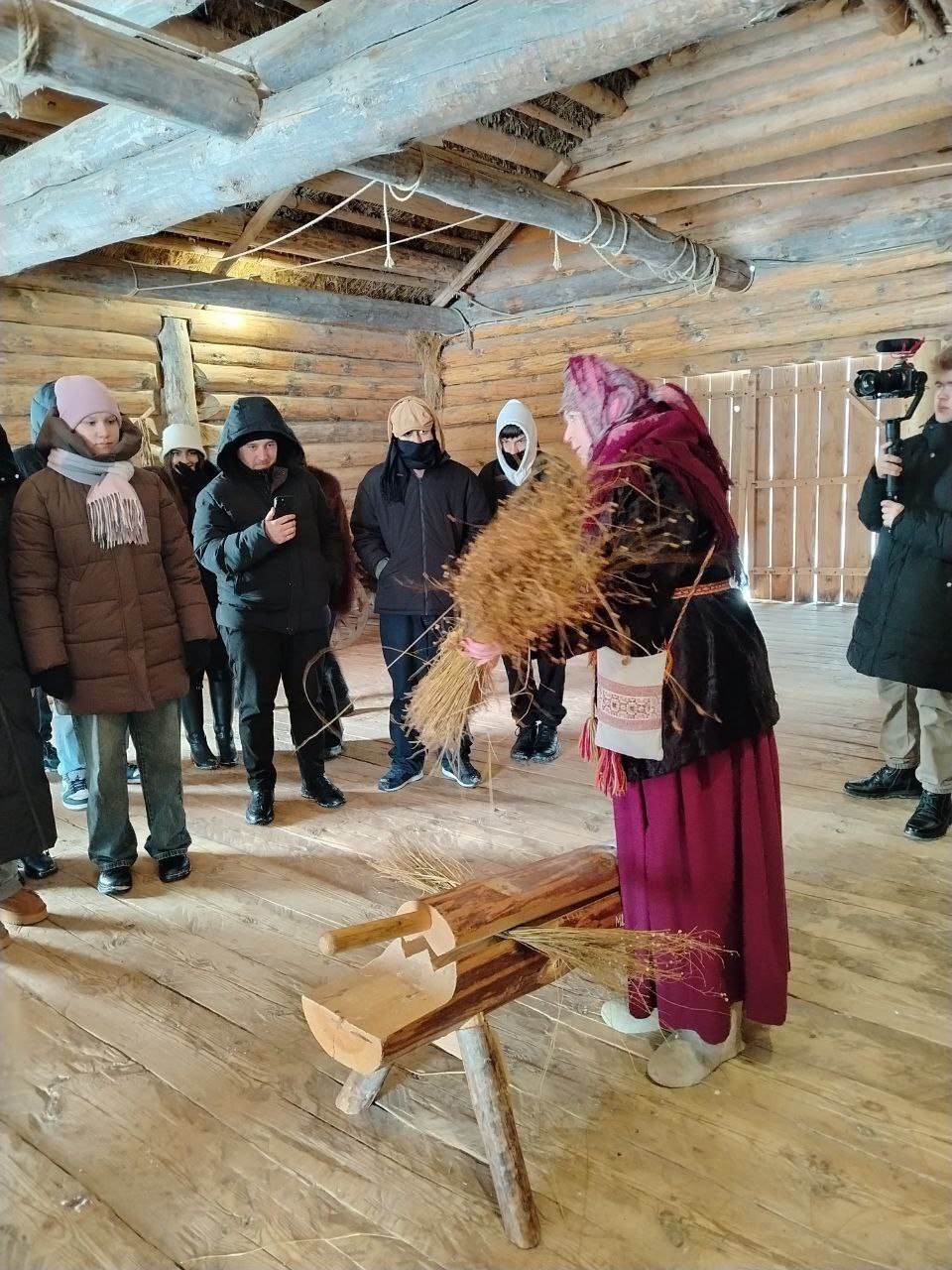 Школьники из Абхазии посетили Пушкинские Горы в рамках программы «Путешествие сквозь века в Россию» Школьники из Абхазии посетили Пушкинские Горы в рамках программы «Путешествие сквозь века в Россию»