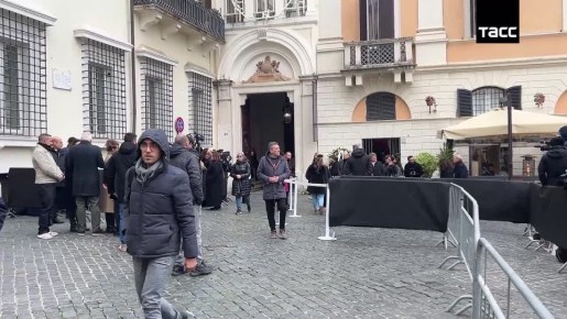 � ���� �������� �������� � ���������� � ����������� ������� ���� Valentino, �������� ������������� ����