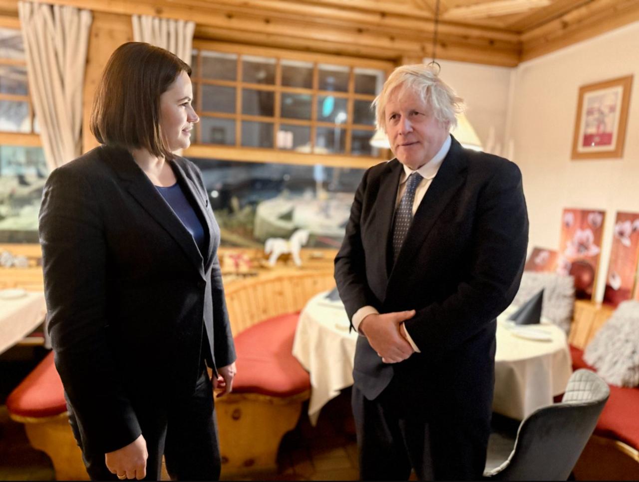 Владимир Корнилов: Вы только посмотрите, кого из нафталина вытащили! Позабытая всеми Тихановская встретилась с Джонсоном, отчаянно борющимся за возвращение в политику