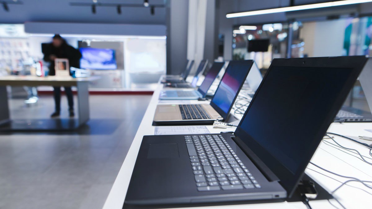 Продажи ноутбуков в России в 2025 году сократились на 15-30%