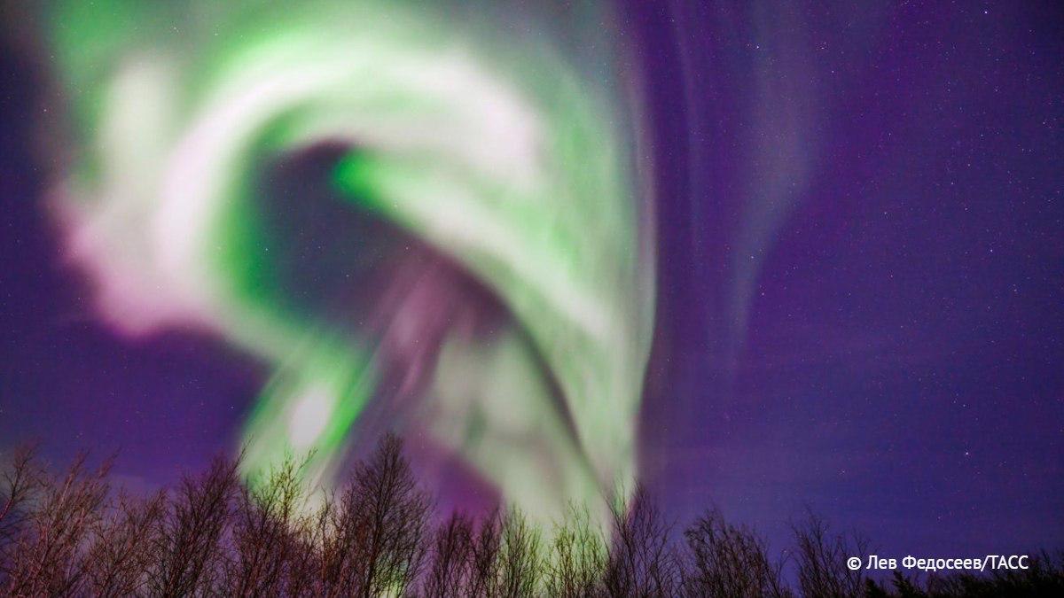 Новые солнечные вспышки и магнитные бури на Земле возможны в ближайшее время, сообщает лаборатория солнечной астрономии ИКИ и ИСЗФ Сибирского отделения РАН