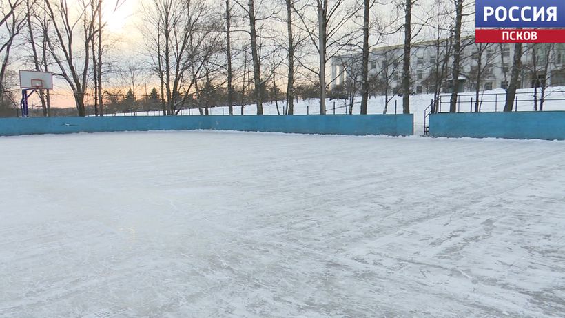 Бесплатный каток открыли в Пушкинских Горах