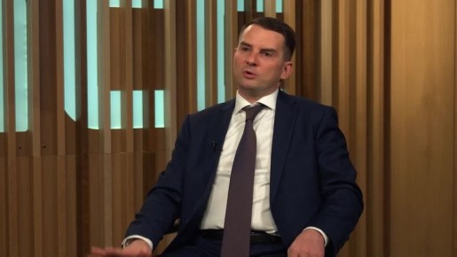 Новая система оплаты труда бюджетников внедряется пока в пилотном режиме, заявил в интервью ТАСС Ярослав Нилов