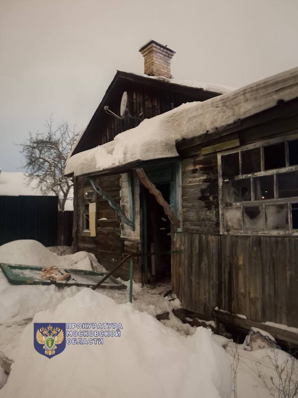 В подмосковном Серпухове пожар в деревянном доме унес жизни двух малолетних детей В подмосковном Серпухове пожар в деревянном доме унес жизни двух малолетних детей