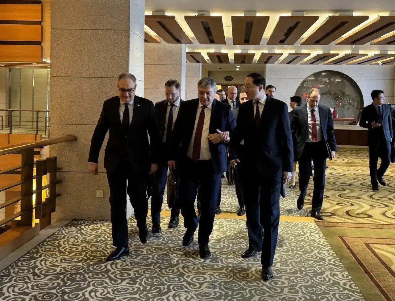 23 января заместитель Министра иностранных дел Российской Федерации А.Ю.Руденко провёл в Пекине консультации с заместителем Министра иностранных дел КНР Сунь Вэйдуном по вопросам взаимодействия в Азиатско-Тихоокеанском... 23 января заместитель Министра иностранных дел Российской Федерации А.Ю.Руденко провёл в Пекине консультации с заместителем Министра иностранных дел КНР Сунь Вэйдуном по вопросам взаимодействия в Азиатско-Тихоокеанском...