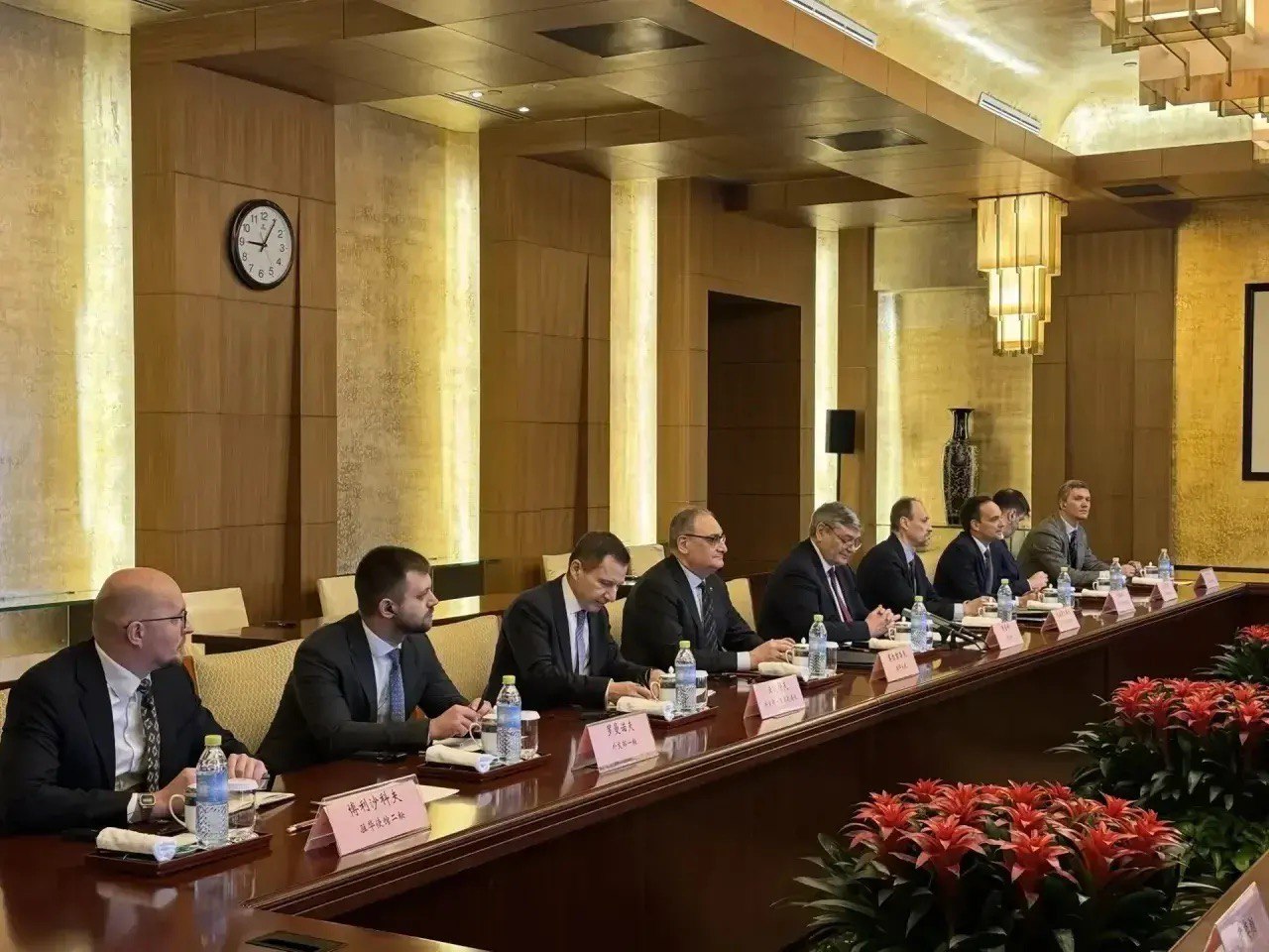 23 января заместитель Министра иностранных дел Российской Федерации А.Ю.Руденко провёл в Пекине консультации с заместителем Министра иностранных дел КНР Сунь Вэйдуном по вопросам взаимодействия в Азиатско-Тихоокеанском... 23 января заместитель Министра иностранных дел Российской Федерации А.Ю.Руденко провёл в Пекине консультации с заместителем Министра иностранных дел КНР Сунь Вэйдуном по вопросам взаимодействия в Азиатско-Тихоокеанском...