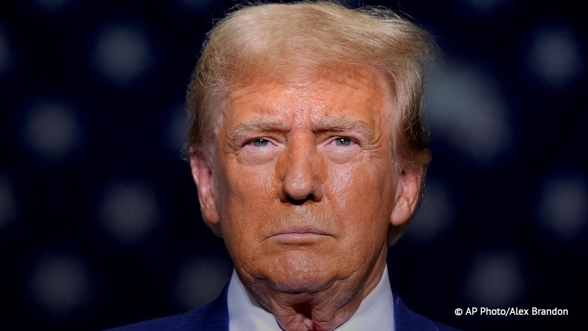 Трамп заявил, что Вашингтон введет против Канады таможенные пошлины в размере 100%, если Оттава заключит торговую сделку с Китаем