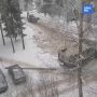 «Как я вовремя включила видео»: жительница Ленобласти решила показать, как во дворе чистят снег, но контент вышел эффектнее