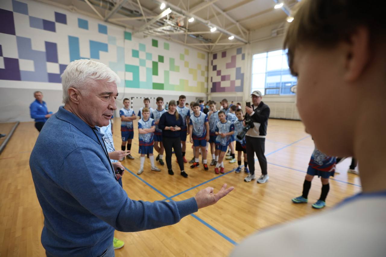 Знаменитые футболисты провели мастеркласс для псковских спортсменов Знаменитые футболисты провели мастеркласс для псковских спортсменов