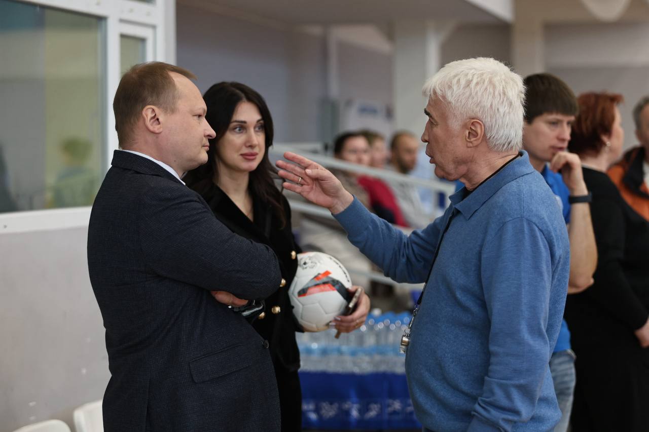 Знаменитые футболисты провели мастеркласс для псковских спортсменов Знаменитые футболисты провели мастеркласс для псковских спортсменов