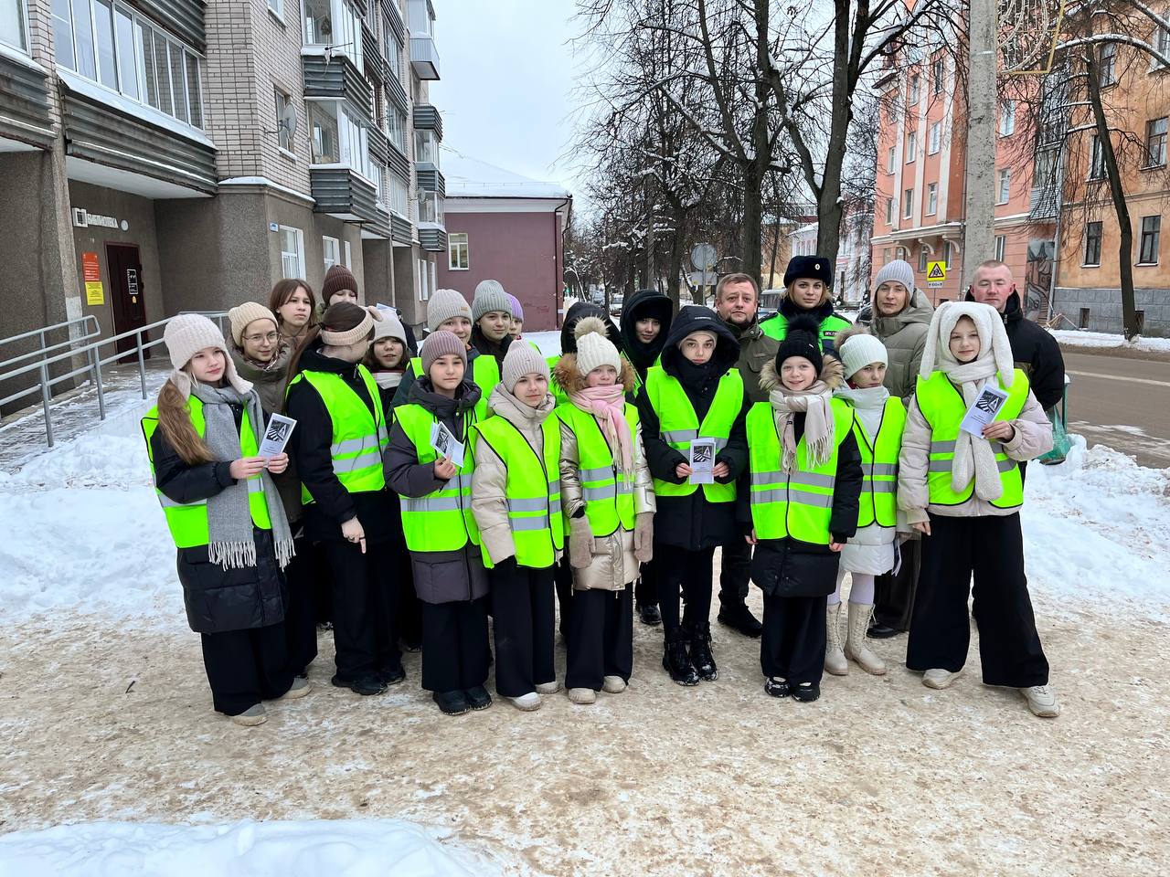 В Великих Луках прошла акция «Ты и зимняя дорога»