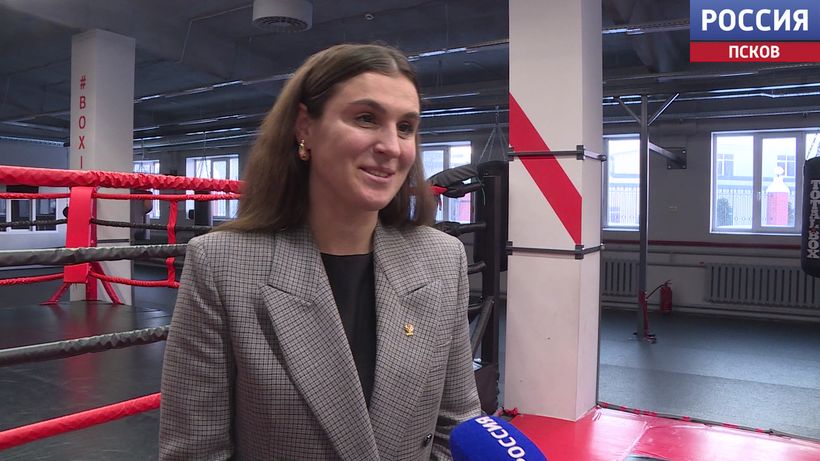 Олимпийская чемпионка по борьбе Наталья Воробьева провела встречу с юными псковскими спортсменами