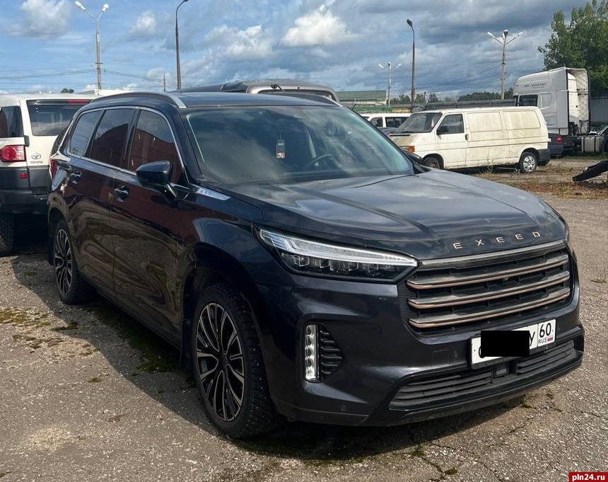 Кстати, пока Псковский городской суд разбирается с апелляцией Льва Шлосберга*, в одном из соседних залов идет тоже очень интересный процесс