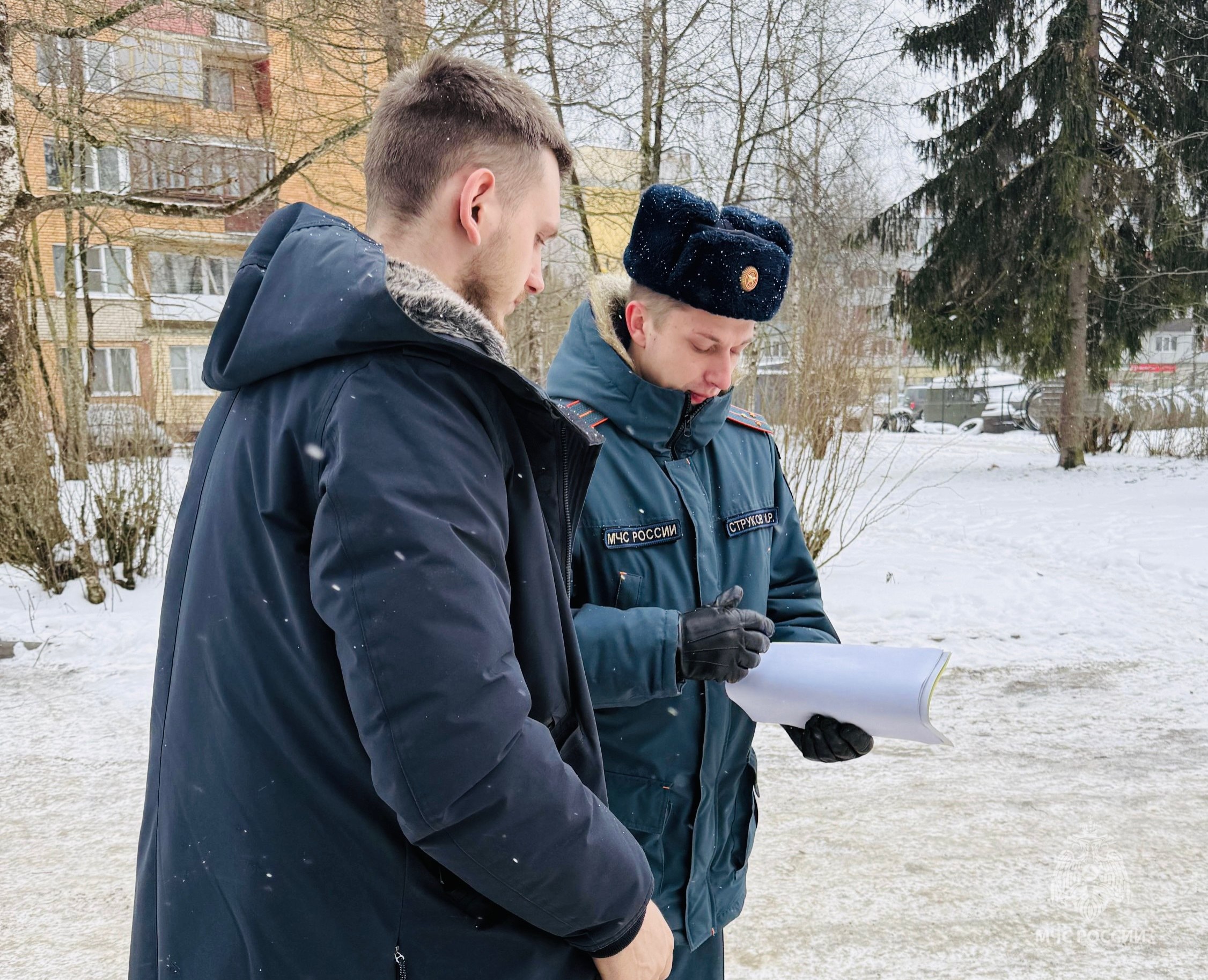 #Профилактика. Сегодня в рамках профилактического рейда сотрудники Главного управления МЧС России по Псковской области провели важную работу по предупреждению пожаров