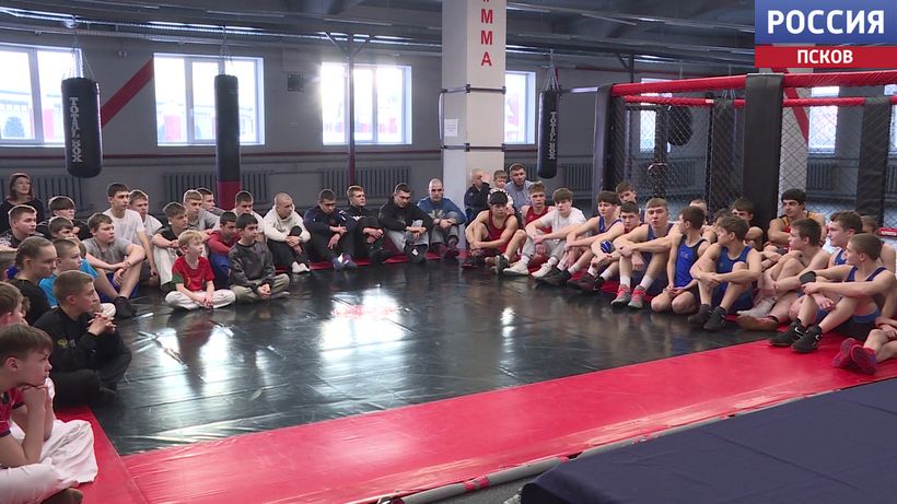 Олимпийская чемпионка по борьбе Наталья Воробьева провела встречу с юными псковскими спортсменами Олимпийская чемпионка по борьбе Наталья Воробьева провела встречу с юными псковскими спортсменами