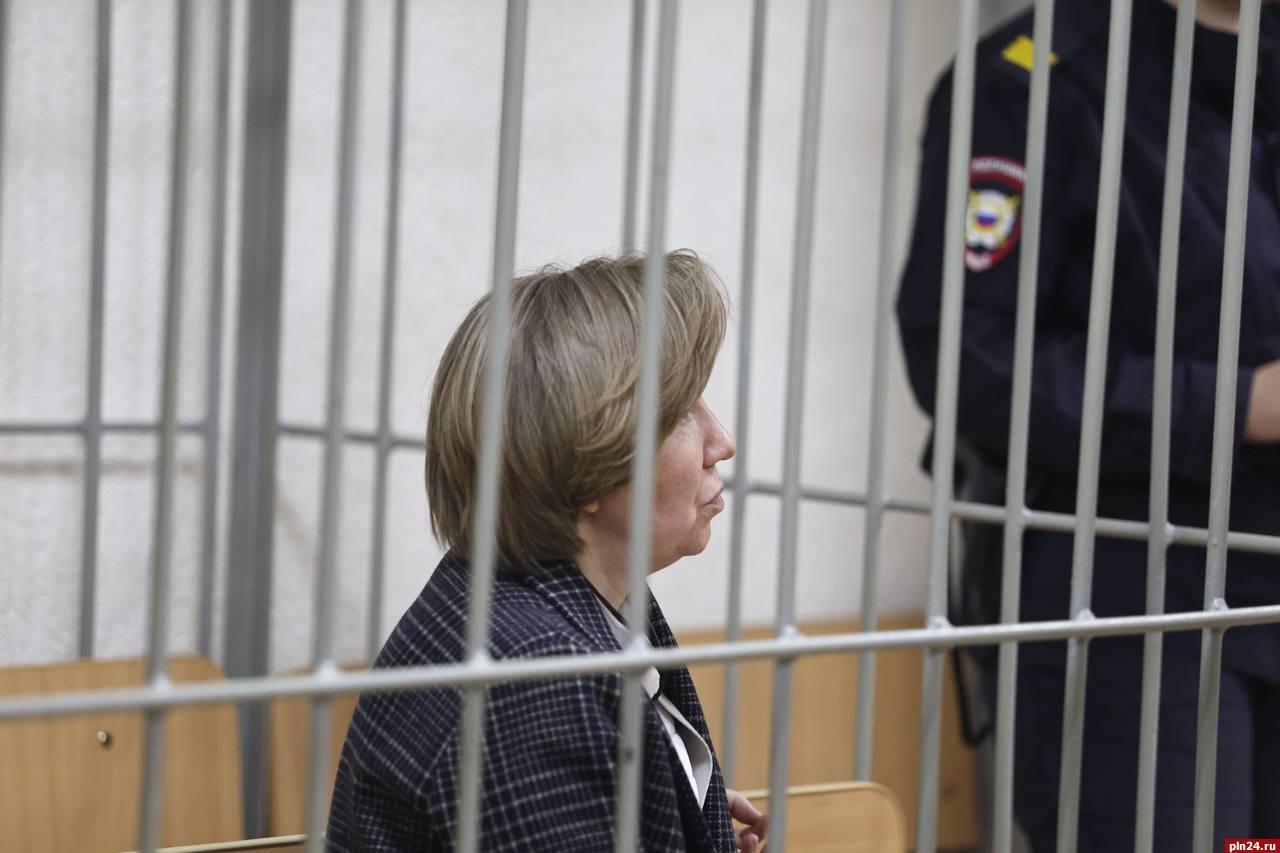 В 10:00 в Псковском городском суде начнутся слушания по делу экс-ректора ПсковГУ Натальи Ильиной