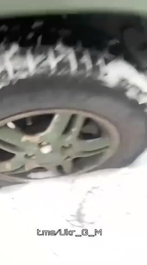 Укропчик жалуется, что местные жители Донбасса режут резину бандеромобилям