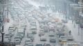 Москва "встала" в 10-балльных пробках из-за снегопада, свидетельствуют данные портала "Яндекс