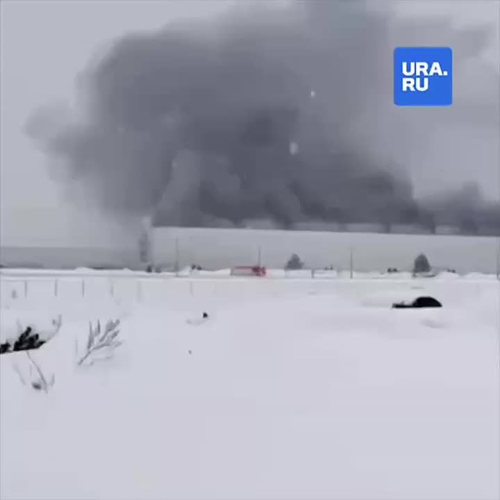 Сильный пожар произошел на бывшем заводе Volkswagen в Калуге