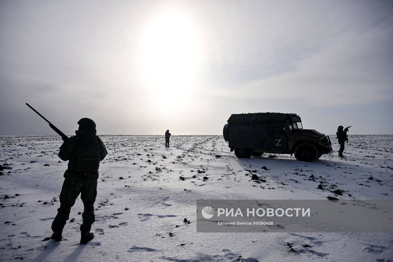 Работа расчёта инженерной системы дистанционного минирования (ИСДМ) «Земледелие» 45-й отдельной инженерной бригады группировки войск «Запад» на Купянском направлении под прикрытием станции РЭБ Работа расчёта инженерной системы дистанционного минирования (ИСДМ) «Земледелие» 45-й отдельной инженерной бригады группировки войск «Запад» на Купянском направлении под прикрытием станции РЭБ