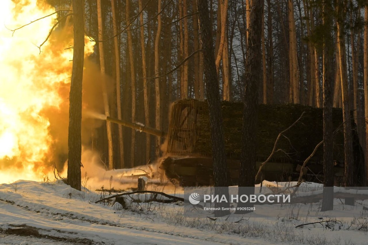 Боевая работа экипажа танка Т-90М "Прорыв" 25-й общевойсковой армии группировки войск "Запад" в зоне проведения СВО Боевая работа экипажа танка Т-90М "Прорыв" 25-й общевойсковой армии группировки войск "Запад" в зоне проведения СВО