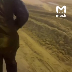 Люди бросают машины и идут домой пешком — Подмосковье встало из-за рекордного снегопада