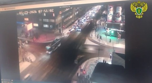 Троллейбус проскочил на красный свет и сбил 11-летнего мальчика, переходившего дорогу по пешеходному переходу в Омске