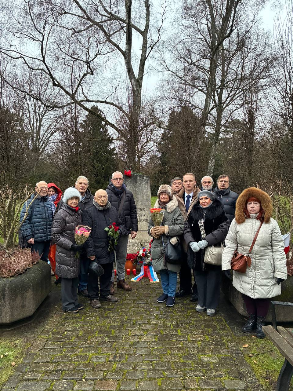 27 января по случаю 82-й Годовщины снятия блокады Ленинграда на городском кладбище Эренфридхоф в Дюссельдорфе состоялась церемония возложения венков и цветов к мемориалу 752 советским гражданам, погибшим на принудительных...