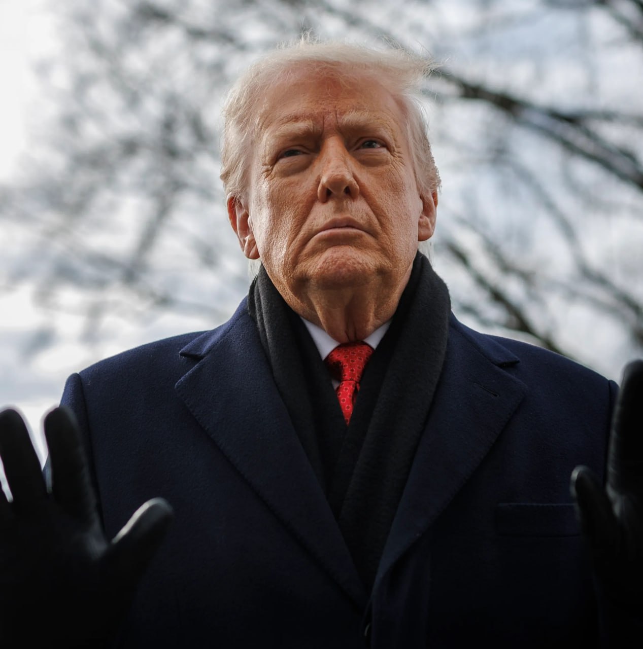 Трамп может отдать приказ о нанесении точечных ударов по руководству и силовикам Ирана, чтобы вдохновить протестующих на захват правительственных зданий, сообщает Reuters