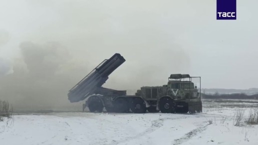 Расчет РСЗО "Ураган" уничтожил склады с боеприпасами ВСУ в Запорожской области, сообщили в МО РФ