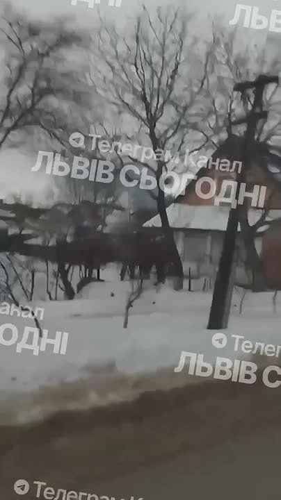 В Бродах до сих пор горит объект связанный с нефтянкой после российских ударов 27 января