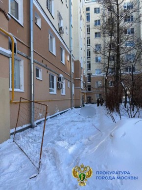 Сосулька убила прохожую в Москве во время чистки крыши — женщина сама нарушила меры безопасности