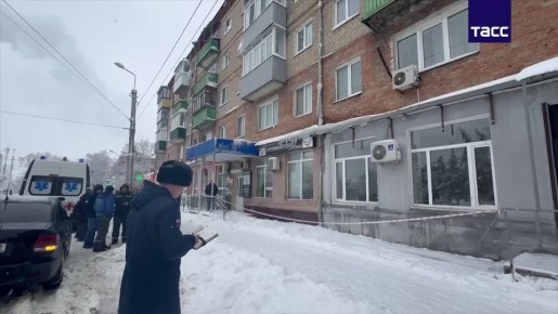 Женщина погибла в результате падения на нее ледяной глыбы с крыши многоквартирного дома в Пензе, сообщил глава города Олег Денисов