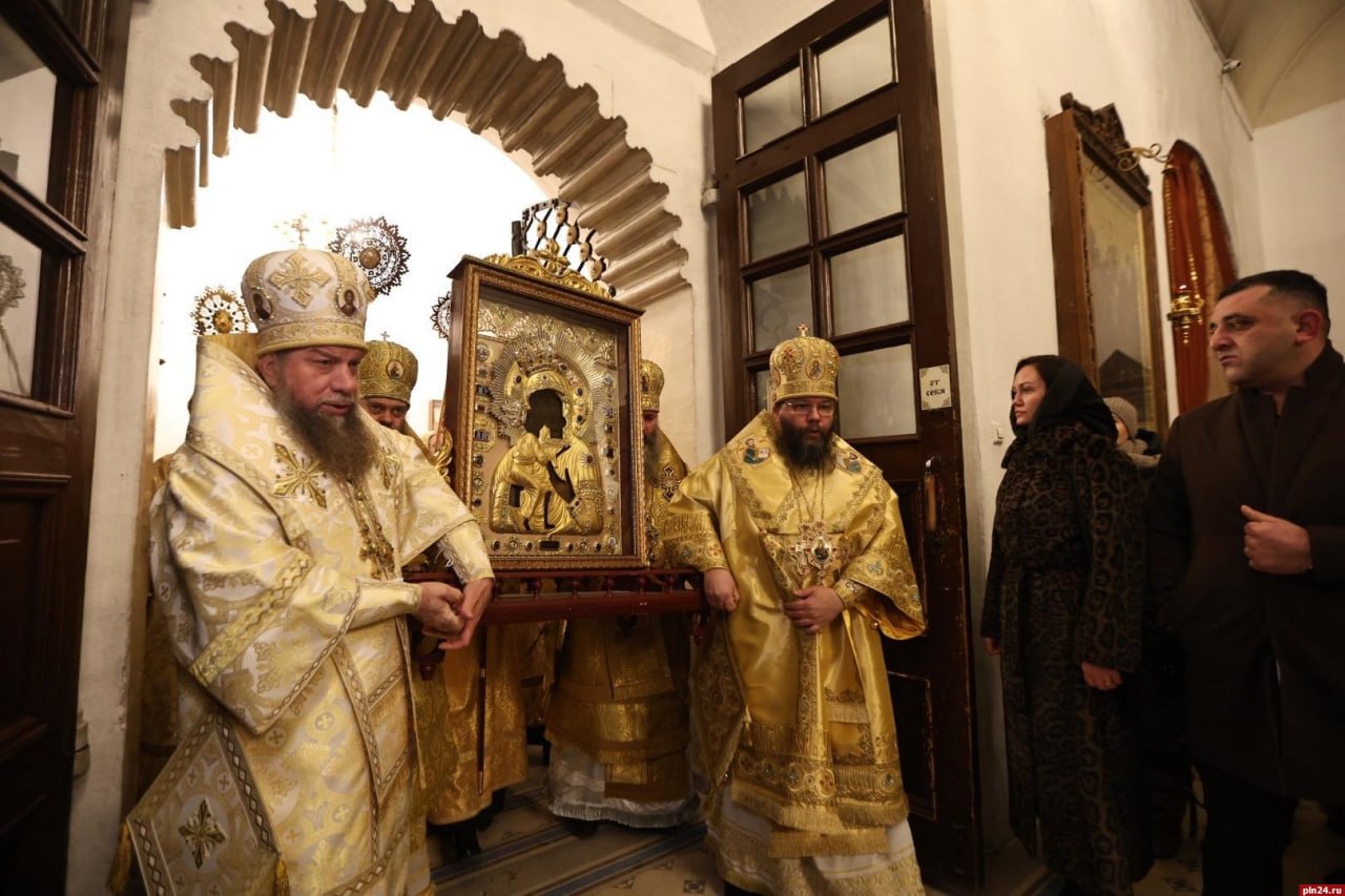 В Псков прибыл чудотворный образ Пресвятой Богородицы «Феодоровская» В Псков прибыл чудотворный образ Пресвятой Богородицы «Феодоровская»