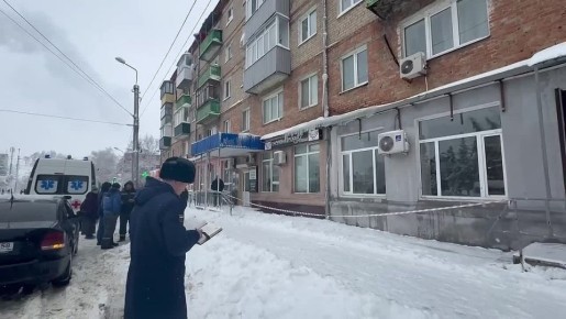 Сразу две россиянки погибли сегодня из-за падения наледи с крыш зданий в разных городах