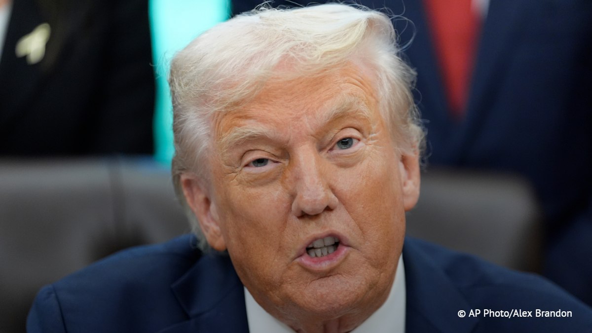 Трамп подписал указ, согласно которому США могут ввести пошлины на товары из стран, поставляющих нефть на Кубу