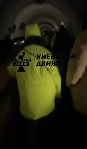 Кадры из метро Киева и Харькова, где перестали ходить поезда из-за масштабного сбоя в электросети
