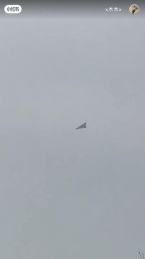 Испытательный полет 29 января, вероятно, третьего протипа китайского истребителя Цзянь-36 6-го поколения