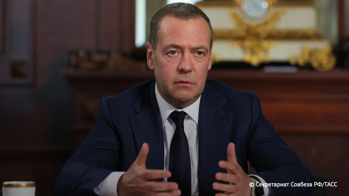 Россия так и не "нашла" никаких подлодок, об отправке которых говорил Трамп, заявил Медведев в интервью ТАСС, Reuters и проекту Wargonzo