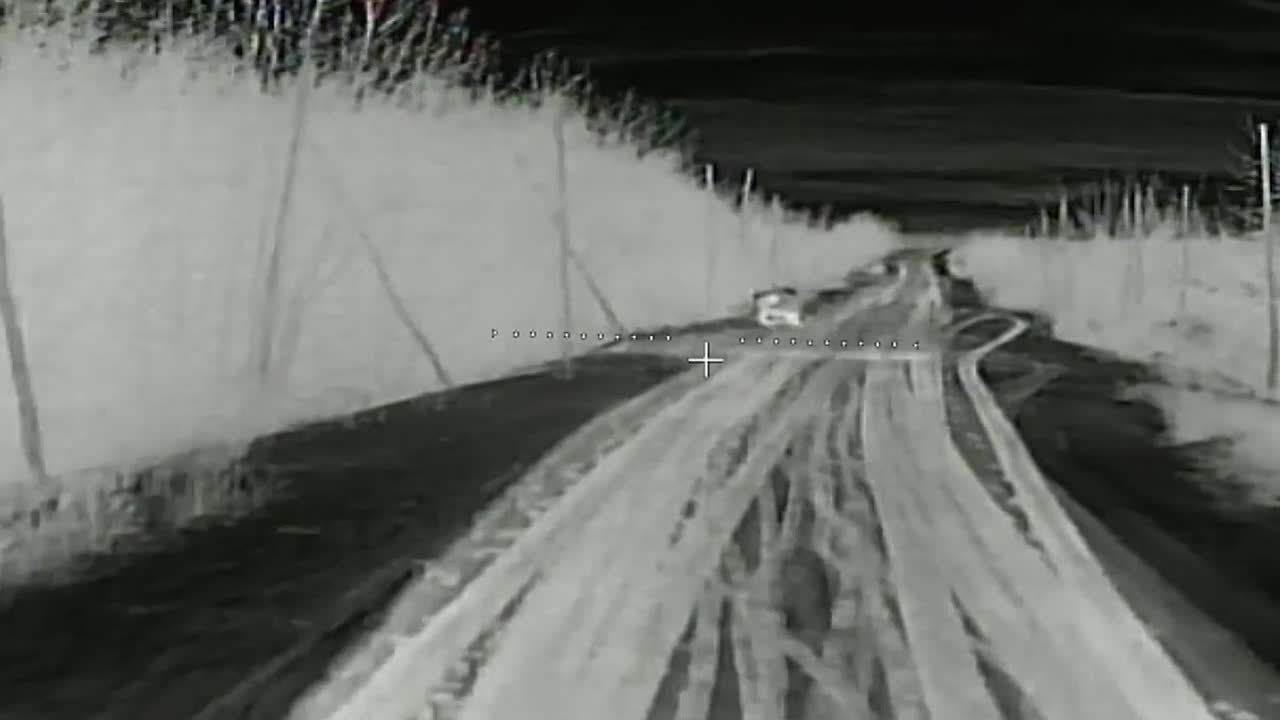 Видео, где наши дроноводы уничтожают наземные роботехнические комплексы ВСУ, становятся привычной реальностью