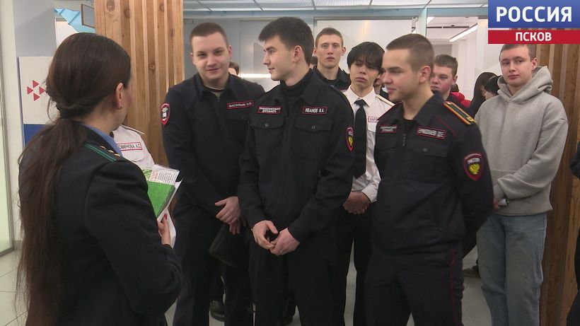 Студенты Пскова познакомились с профессией пограничника на Дне открытых дверей Погрануправления ФСБ Студенты Пскова познакомились с профессией пограничника на Дне открытых дверей Погрануправления ФСБ