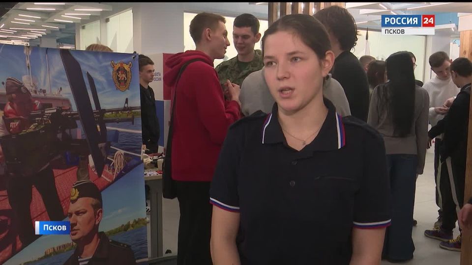 Студенты Пскова познакомились с профессией пограничника на Дне открытых дверей Погрануправления ФСБ